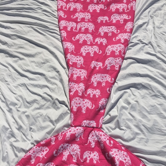 LUSH FUCHSIA PINK ELEPHANT MERMAID BLANKET QUILTED - Picture 5 of 8